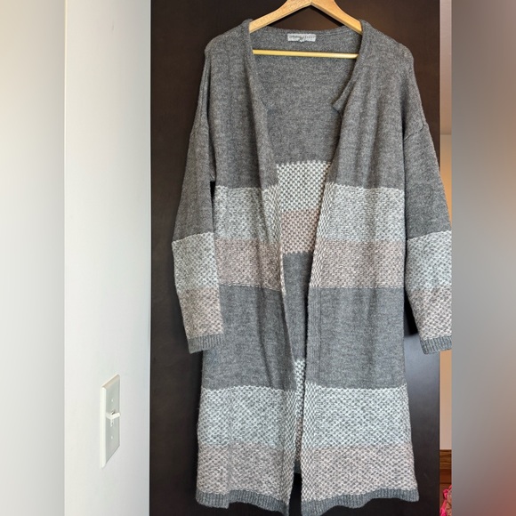 ABSOLUTELY FAMOUS Gray and Pink Women's Cardigan - Picture 1 of 9